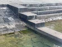 Böschung aus Naturstein